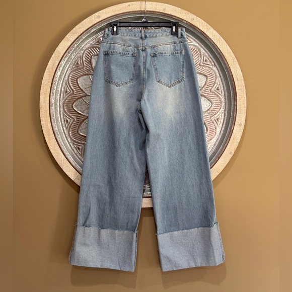 NWOT- Le Lis Light Wash High-Rise Wide Cuff Boutique Leg Jeans 100% cotton - Picture 6 of 7